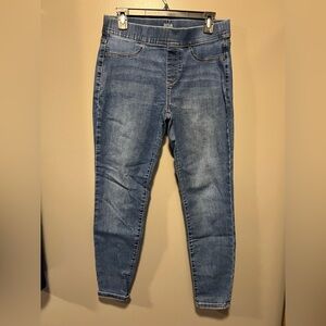a.n.a. Jeggings size 10. Medium light wash, no zipper!